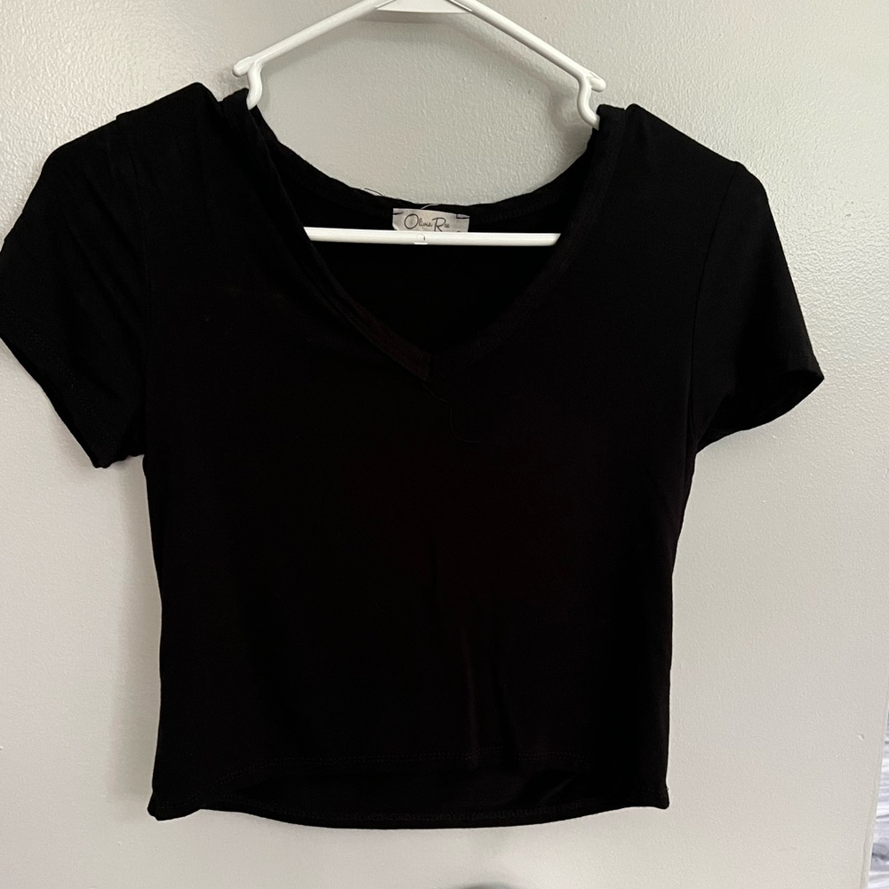 Cropped black tee